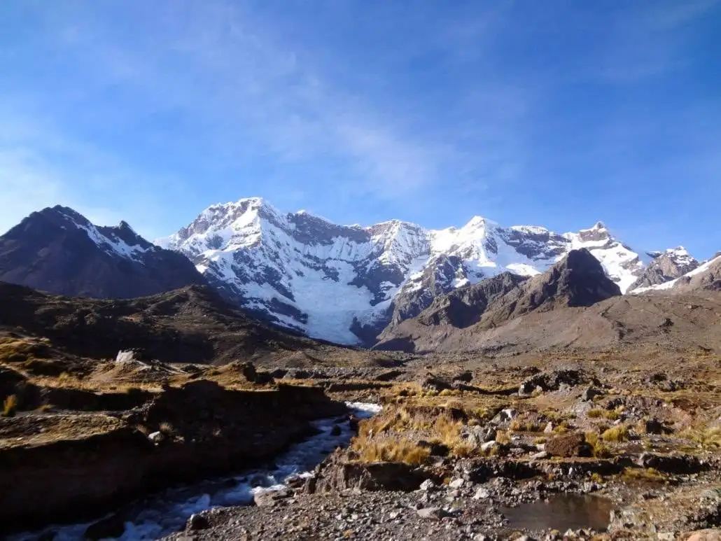 Ausangate, a mountain range with snow capped mountains in the background, perfect for apu ausangate trekking.