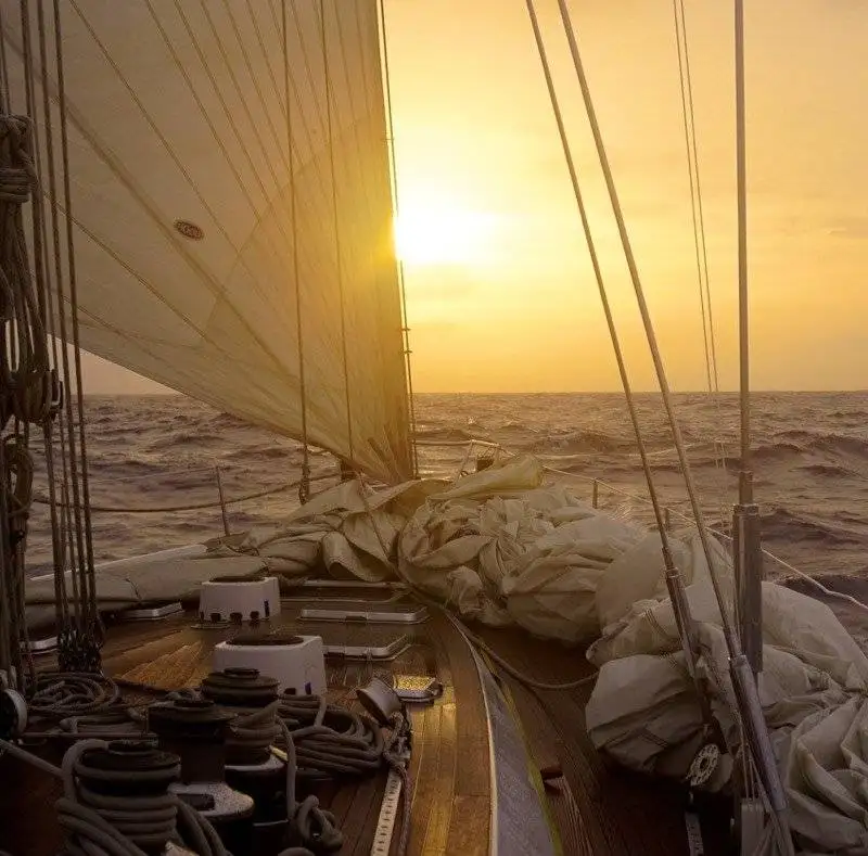 hitchhikers guide to the Atlantic Ocean