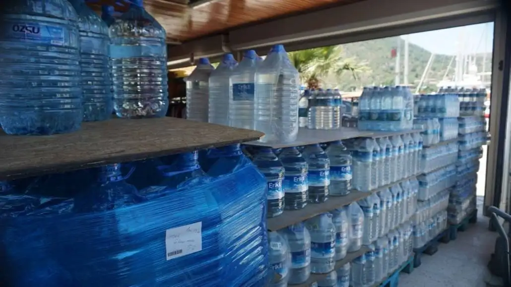 Water filtration solutions on a sailing charter boat with Ocean Nomads crew